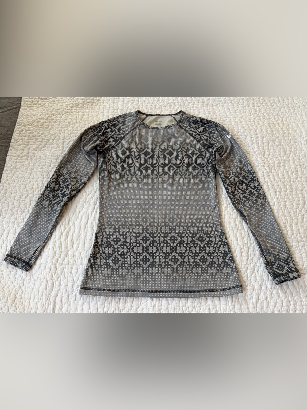 Nike Women's Long Sleeve Gray Patterned Performance Top